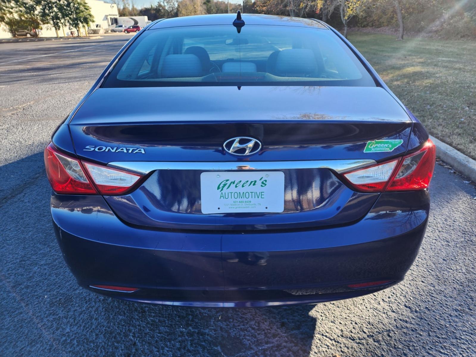 2011 Blue /Gray Hyundai Sonata GLS Auto (5NPEB4AC6BH) with an 2.4L L4 DOHC 16V engine, 5-Speed Automatic transmission, located at 1221 Madison St., Shelbyville, TN, 37160, (931) 680-9439, 0.000000, 0.000000 - Photo #2